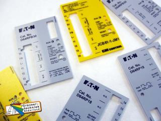 Kunststof pvc frontjes frezen en bedrukken.